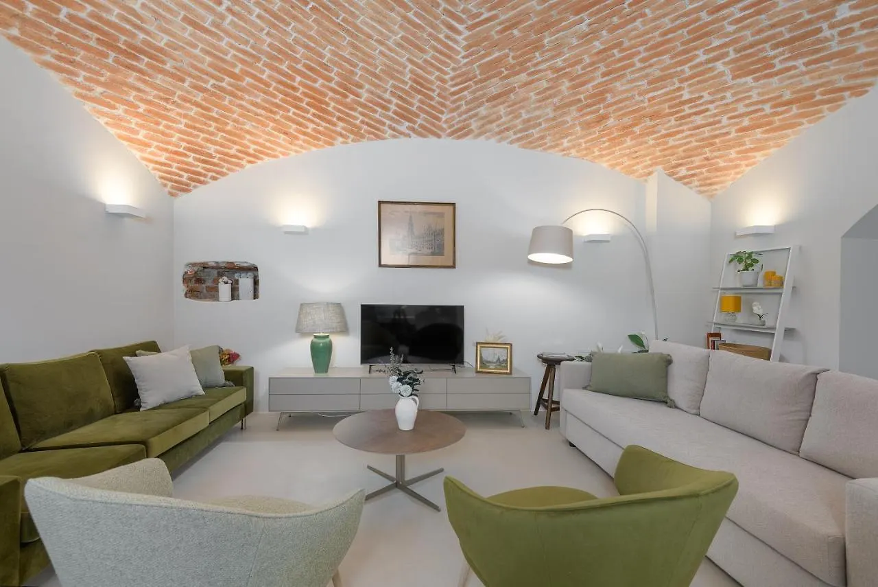 Exklusiv: Historisches Apartment Mit Deckengewoelbe Munich